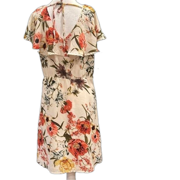 Black Tape L floral print on crème fully lined with side zip V neck dress - Picture 7 of 11